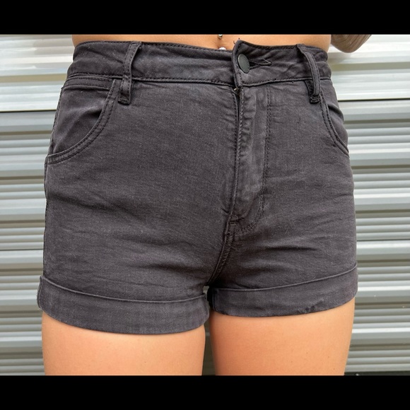 Kendall and Kylie black denim shorts -size 24 - Picture 2 of 2